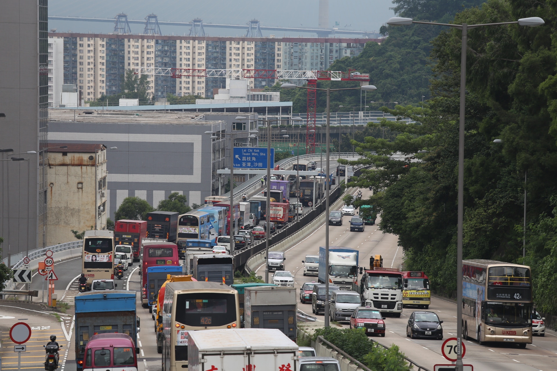 私家車冒煙起火　呈祥道大擠塞　龍尾一度塞至龍翔道