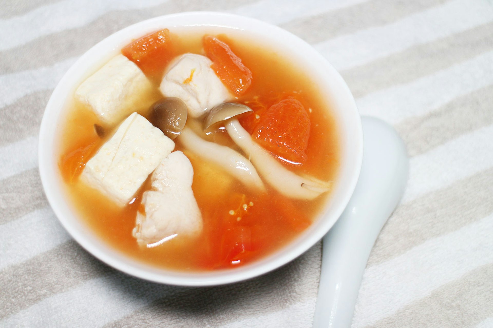 番茄本身好夠味,不用太多調味都已經好味道。 番茄本身好夠味,不用太多調味都已經好味道。