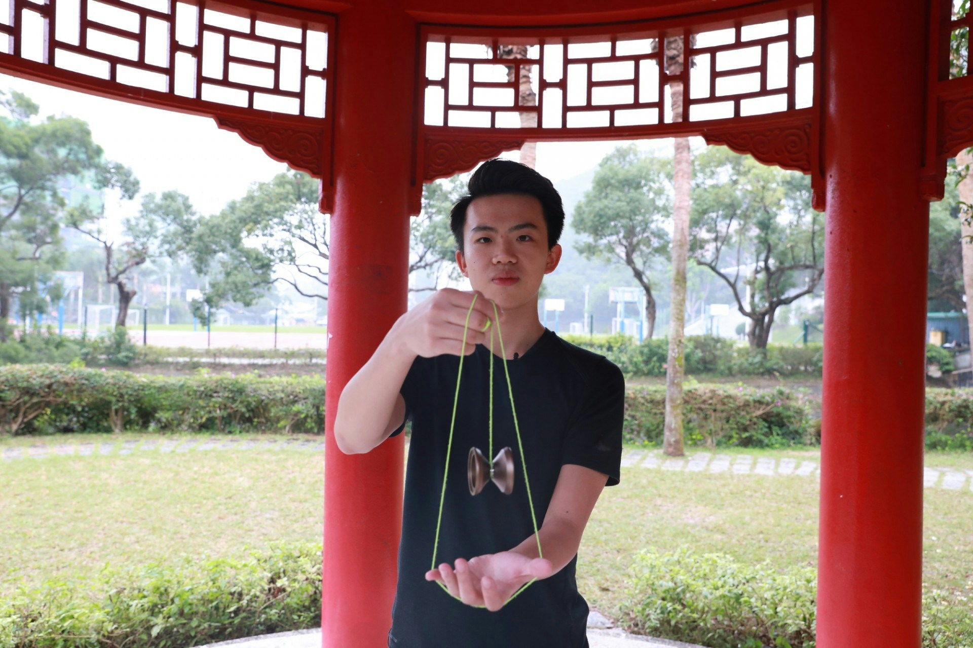手殘記者都成功挑戰的旋風三角。（吳嘉俊攝）