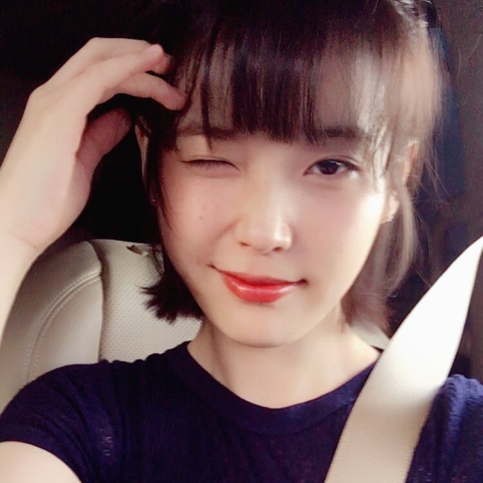 韓國歌手IU也剪上氧氧瀏海。(dlwlrma@Instagram)