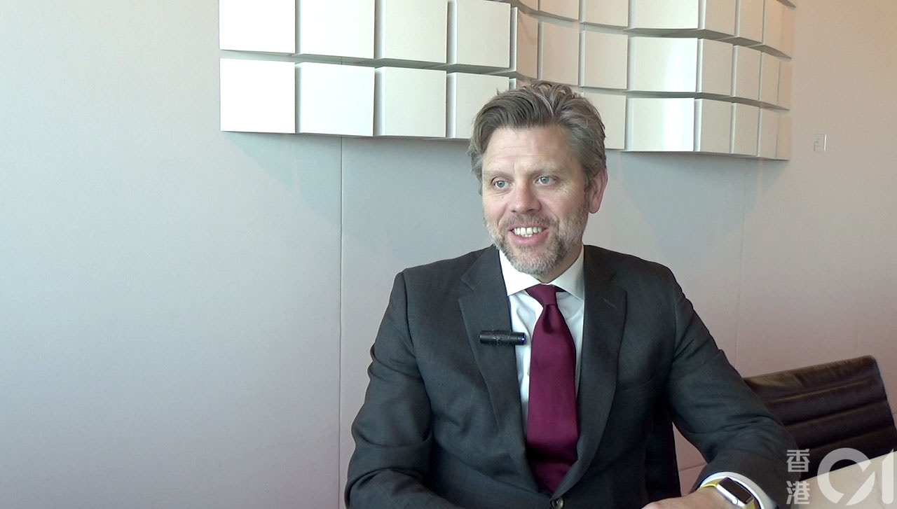 前聯邦檢察官、現專門從事《海外反貪腐法》訴仲的律師Justin Weddle指，美政府過去傾向檢控企業多於個人，因為企業會被判天價罰金，成為司法部的可觀財源。（鄭嘉如攝）