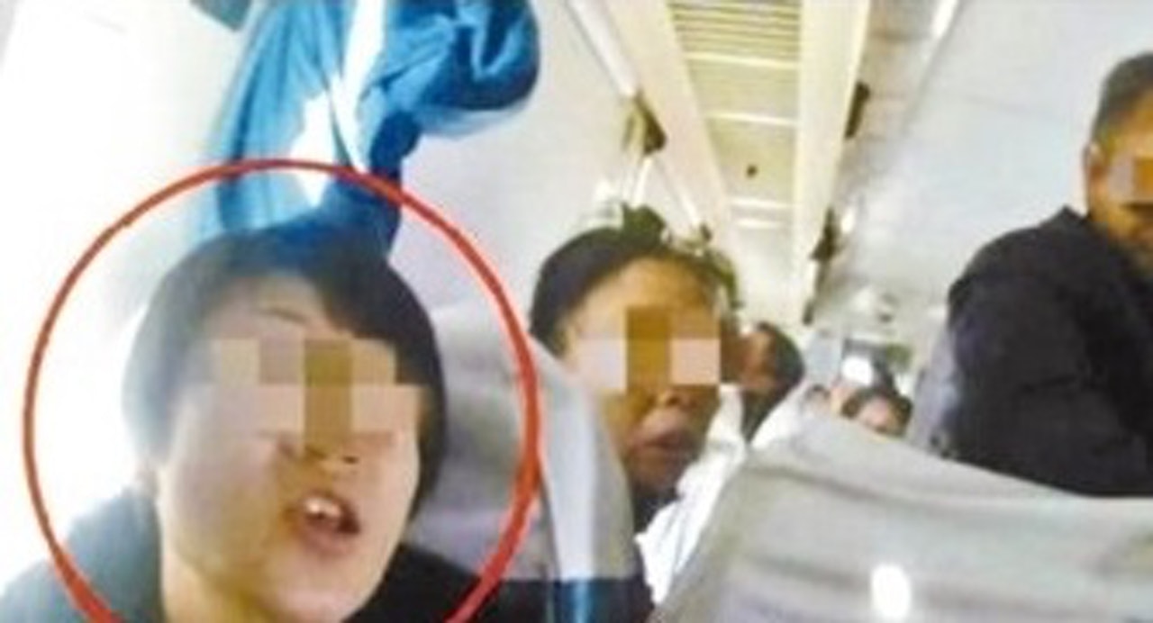 鐵路女乘客「霸座」遭行拘5日,此前未有因同類事件遭拘留的案例。(影片截圖) 鐵路女乘客「霸座」遭行拘5日,此前未有因同類事件遭拘留的案例。(影片截圖)