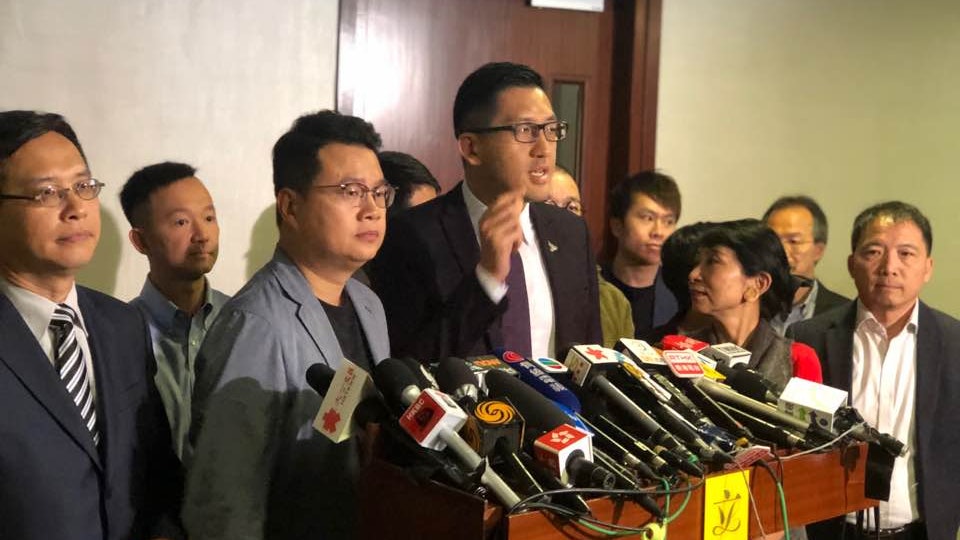 尹兆堅被控普通襲擊 呼冤:四五個保安捉住我隻手 尹兆堅被控普通襲擊 呼冤:四五個保安捉住我隻手