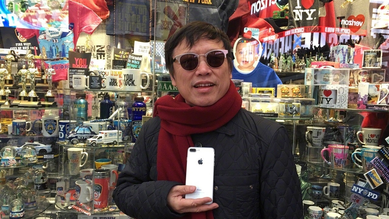 《環球時報》總編輯胡錫進表示堅持使用iPhone有原因，稱曾試用華為手機，惟發現不能適應其操作系統，才「被迫堅持用iPhone」。（資料圖片）