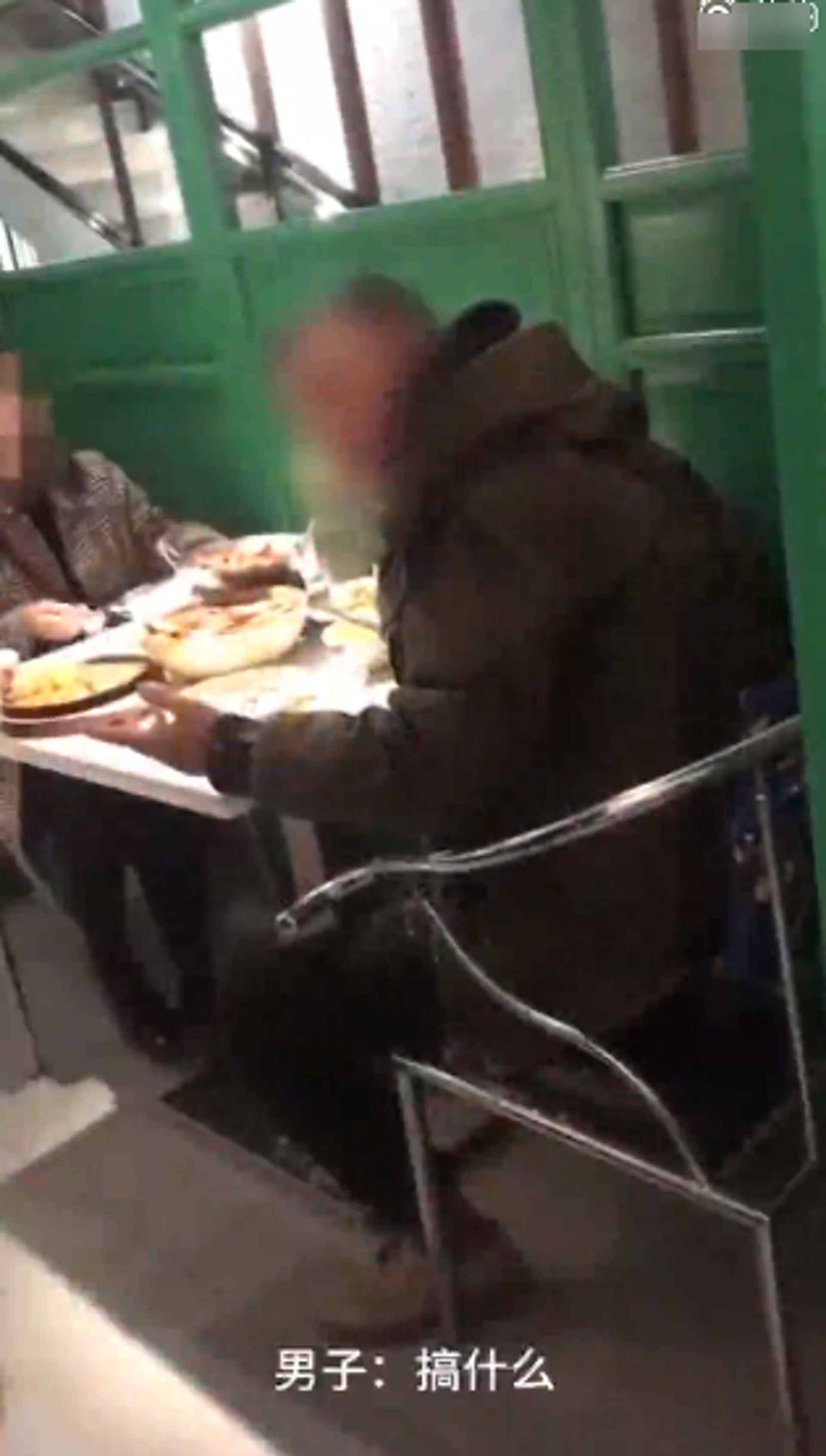 貴州貴陽一名女生發現男友同時和75個女生曖昧。(影片截圖) 貴州貴陽一名女生發現男友同時和75個女生曖昧。(影片截圖)