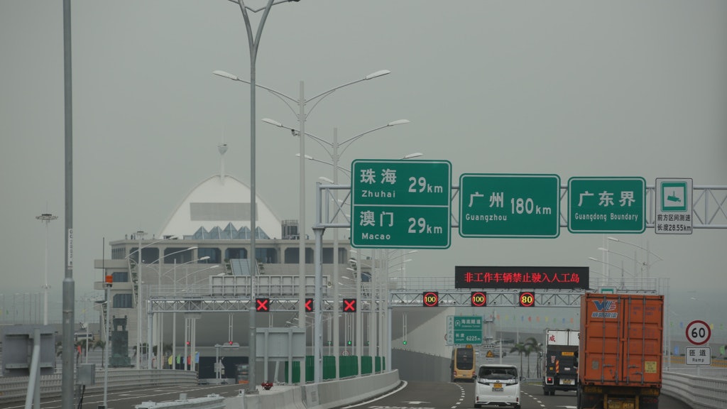 【港珠澳大橋】七人車涉「釣泥鯭」載客 運輸署:不得按人頭收費 【港珠澳大橋】七人車涉「釣泥鯭」載客 運輸署:不得按人頭收費