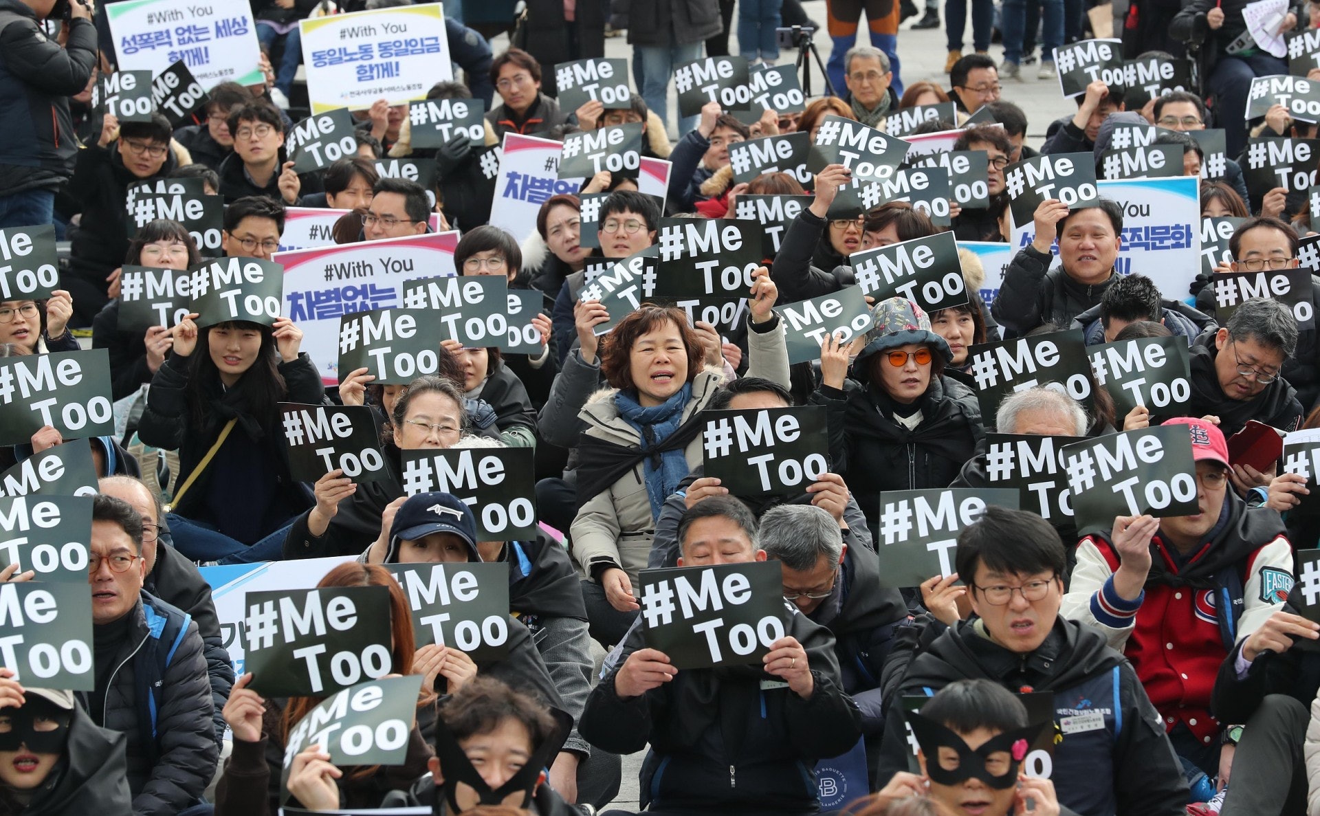 多國女性受#MeToo運動啟發,勇敢「企出來」發聲。當中包括向來忌諱談性、懼怕威權和講究面子的亞洲國家和地區,例如韓國、印度、中國和香港等。(視覺中國) 多國女性受#MeToo運動啟發,勇敢「企出來」發聲。當中包括向來忌諱談性、懼怕威權和講究面子的亞洲國家和地區,例如韓國、印度、中國和香港等。(視覺中國)