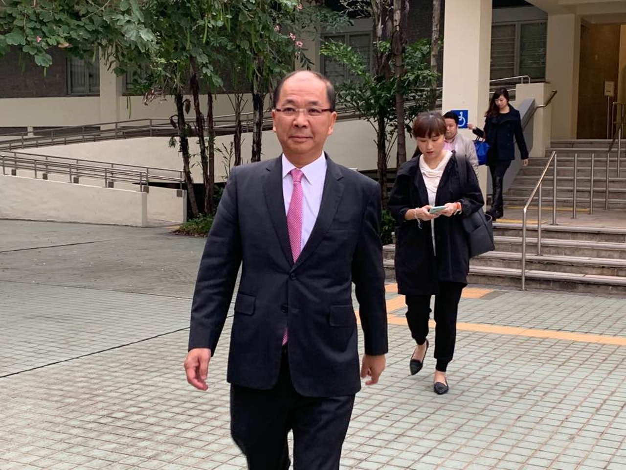 時任港鐵沙中線機電工程總管總經理李子文供稱,內部報告屬獨立性質,未有干預調查應與誰人會面,且認為報告焦點應確保港鐵的項目管理系統機制,而不是處理其他人對工程的指控。(陳晶琦攝) 時任港鐵沙中線機電工程總管總經理李子文供稱,內部報告屬獨立性質,未有干預調查應與誰人會面,且認為報告焦點應確保港鐵的項目管理系統機制,而不是處理其他人對工程的指控。(陳晶琦攝)