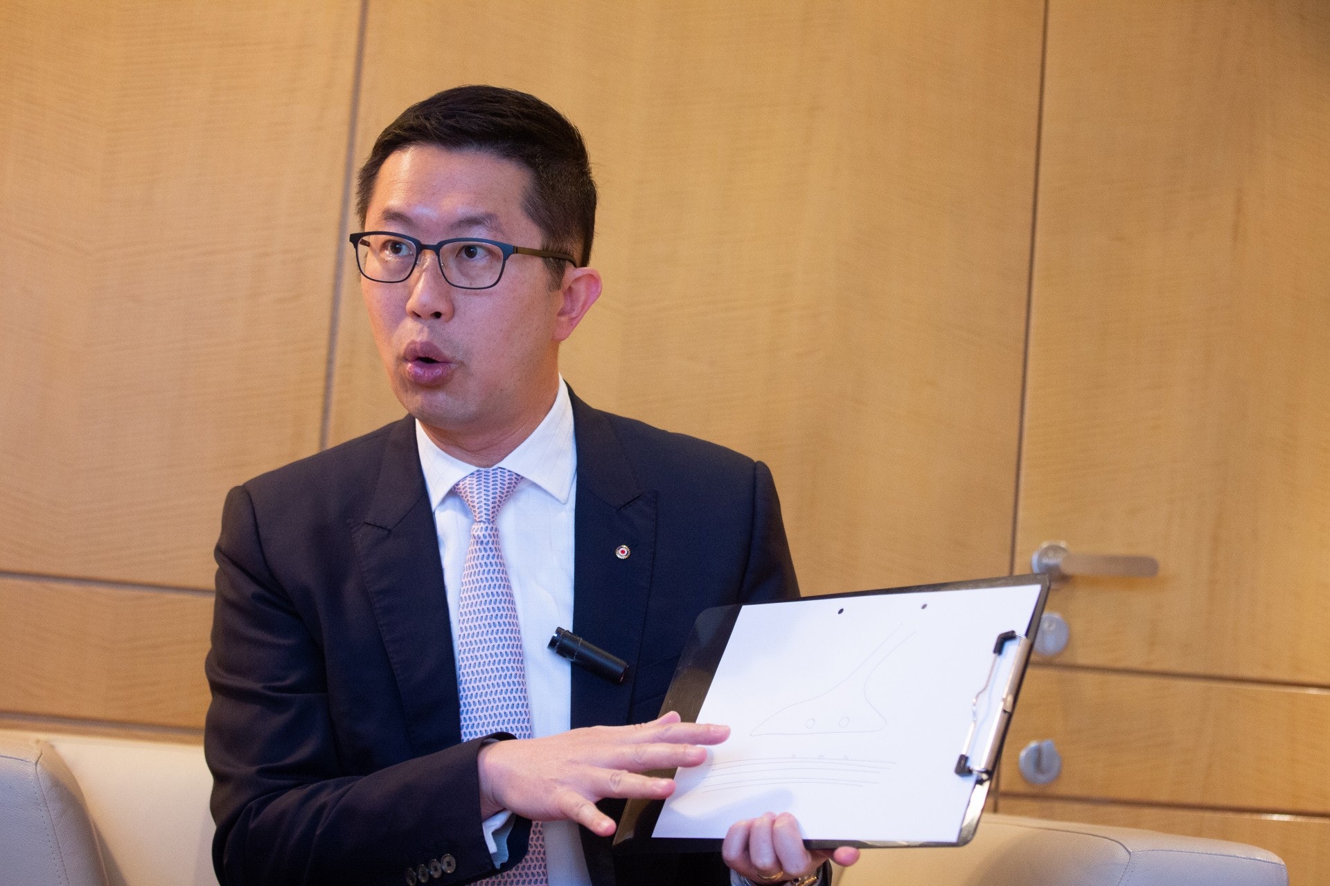 整形外科專科醫生彭志宏直言,肉毒桿菌是最毒的毒素之一,不過可以用於醫學及美容用途。 (梁鵬威攝) 整形外科專科醫生彭志宏直言,肉毒桿菌是最毒的毒素之一,不過可以用於醫學及美容用途。 (梁鵬威攝)
