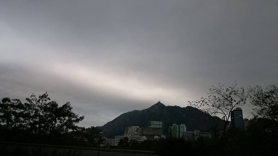 【01天氣預報】今晚續寒冷新界再現11度 下周中有雨氣溫將波動 【01天氣預報】今晚續寒冷新界再現11度 下周中有雨氣溫將波動