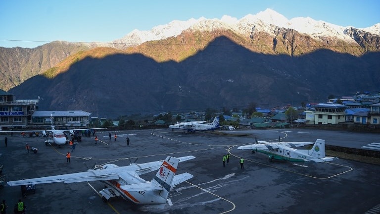 全球危險機場之一 跑道僅長610米 飛機升降冇take two 全球危險機場之一 跑道僅長610米 飛機升降冇take two