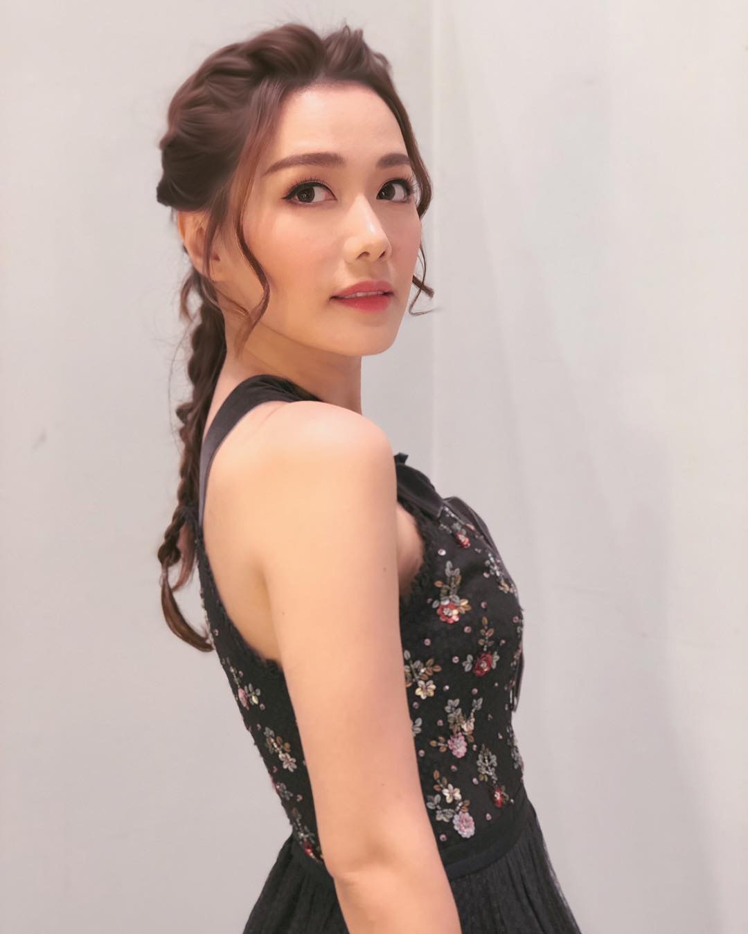 魚骨辮能避免頭髮在演唱期間變亂。(@roxannetong)