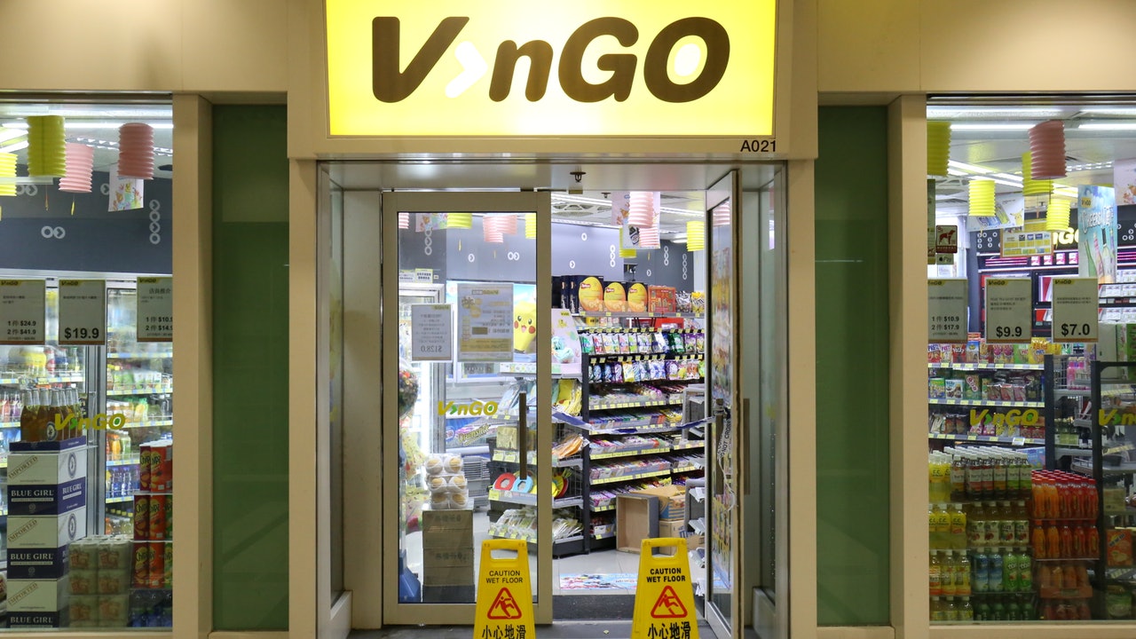 再有便利店遇劫 啟晴邨肥刀匪掠財2000元 再有便利店遇劫 啟晴邨肥刀匪掠財2000元