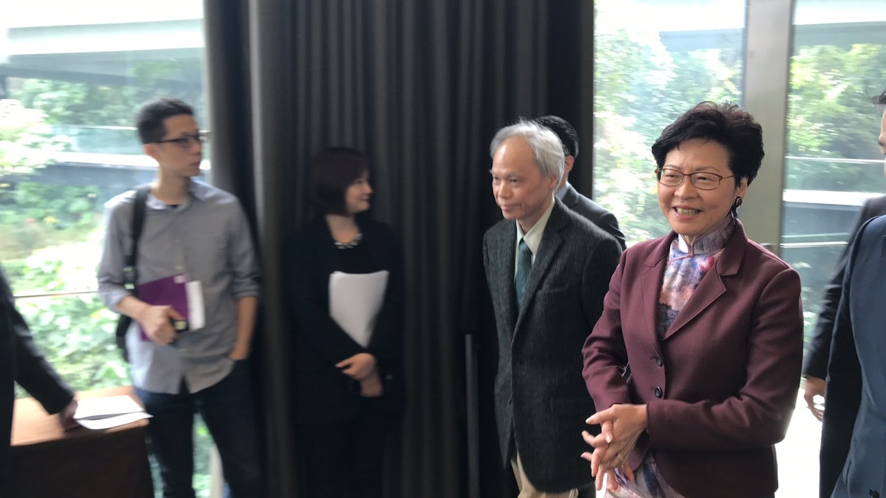 【政壇諸事町】踩入第一先生主場 林鄭緊張搓手 稱尊重數學家 【政壇諸事町】踩入第一先生主場 林鄭緊張搓手 稱尊重數學家