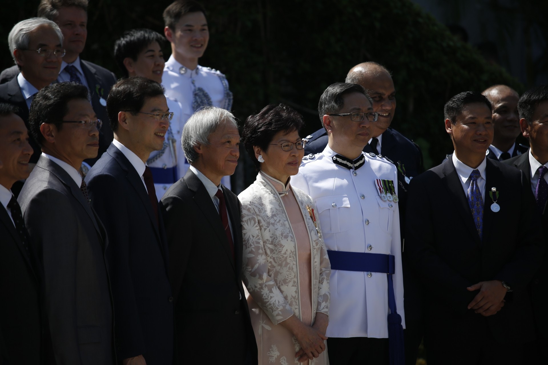 身為數學家的「第一先生」林兆波平日極少和林鄭月娥同場出現，只在授勳、升旗禮、述職等重大場合，才跟在太太身邊。(資料圖片/梁鵬威攝)