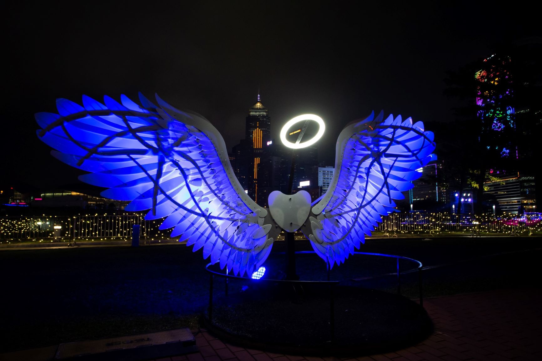 展品：Angels of Freedom。參觀者可以化身天使。（旅發局圖片）