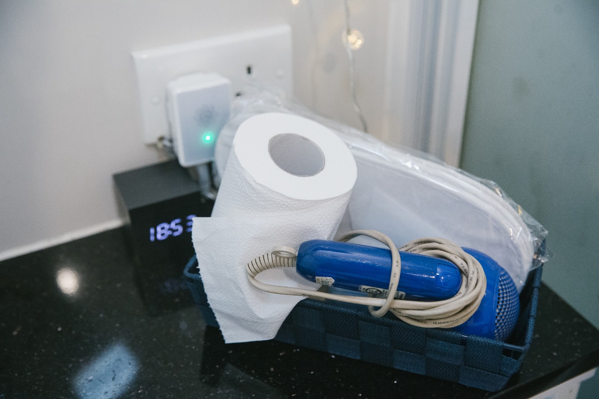 Jenson表示:「我們會提供水、紙巾、風筒、熱水煲及安全套等。」﹙歐嘉樂攝﹚ Jenson表示:「我們會提供水、紙巾、風筒、熱水煲及安全套等。」﹙歐嘉樂攝﹚