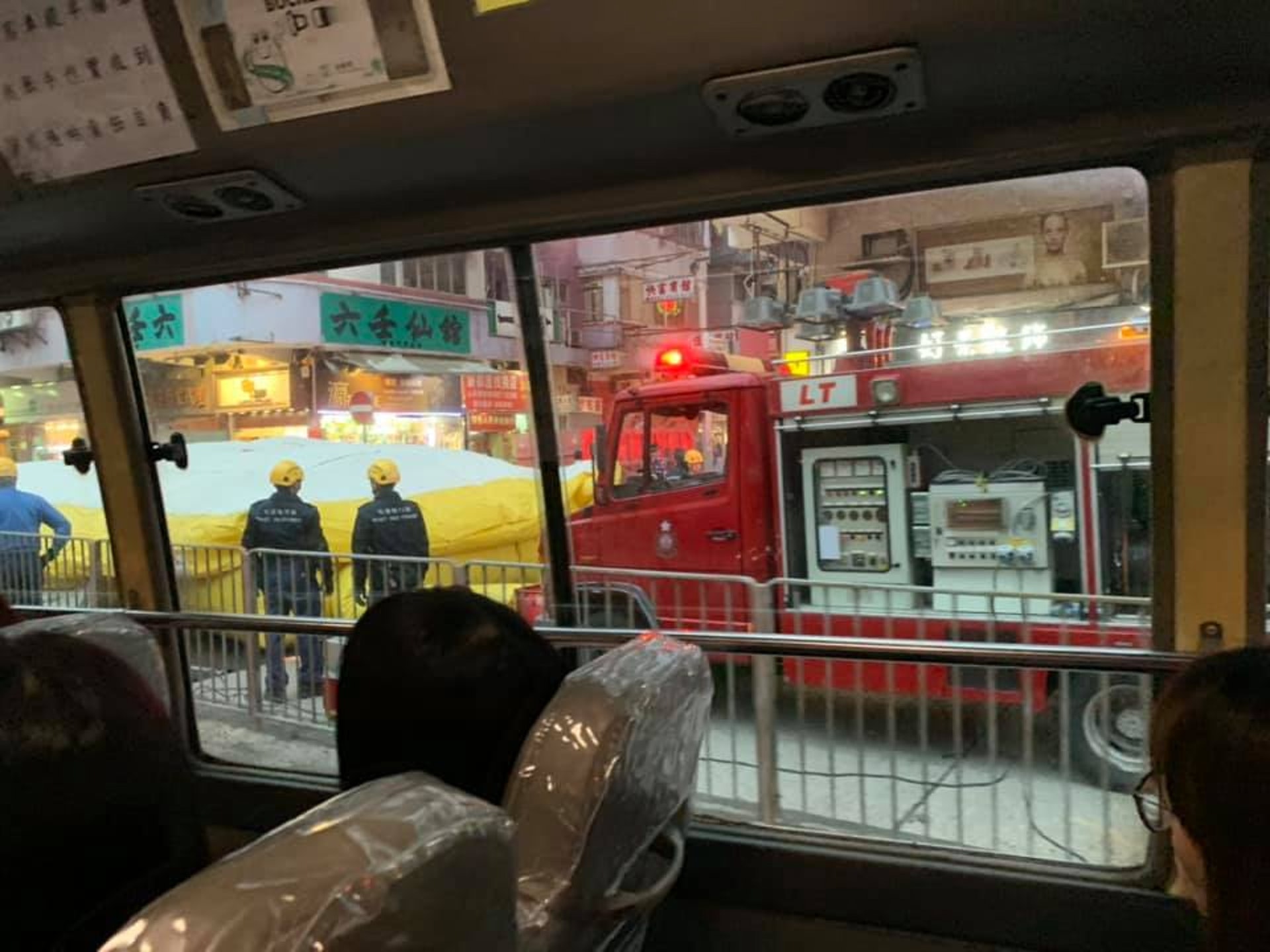 非法禁錮 平安夜旺角女子危站窗邊揭發有人為錢禁錮前男友 香港01 突發 非法禁錮 平安夜旺角女子危站窗邊揭發有人為錢禁錮前男友 香港01 突發