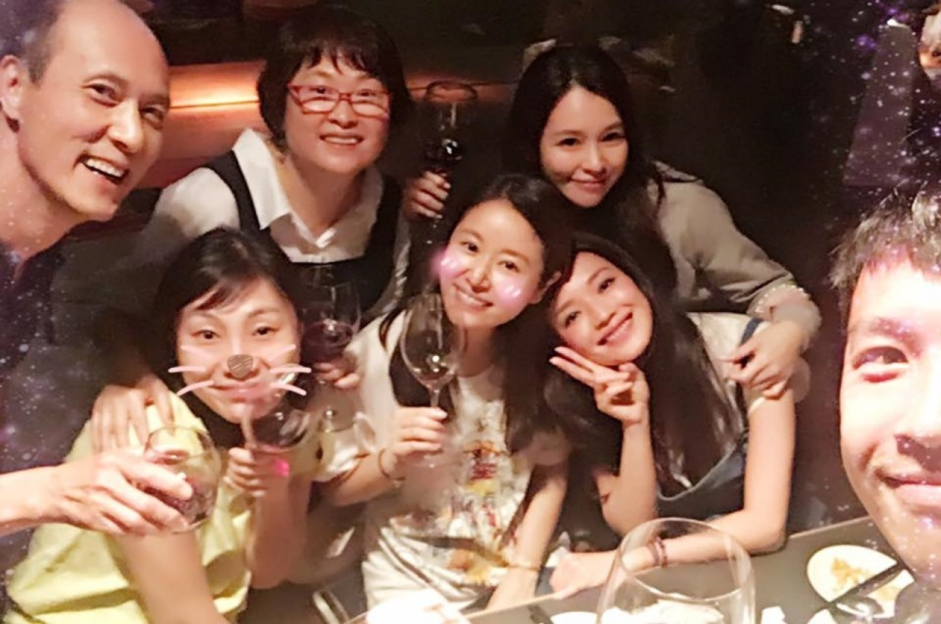 舒淇婚後回台就與好姐妹共聚,相信大家一定傾到不亦樂乎。(Facebook圖片) 舒淇婚後回台就與好姐妹共聚,相信大家一定傾到不亦樂乎。(Facebook圖片)