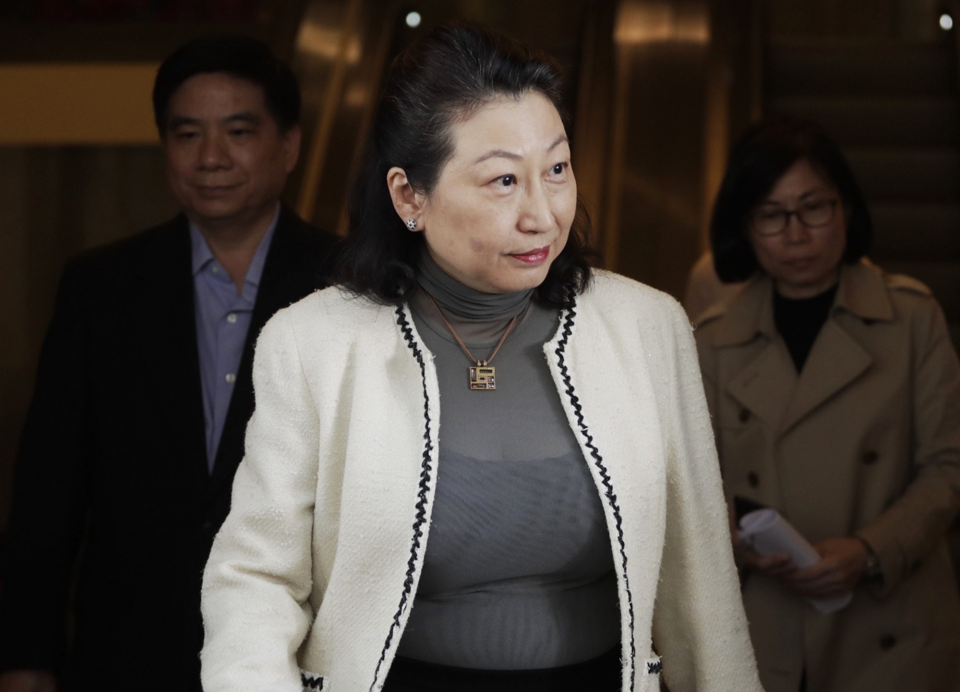 律政司司長鄭若驊今早首開腔，為律政司不就UGL事件檢控前特首梁振英事件解畫。（余俊亮攝）