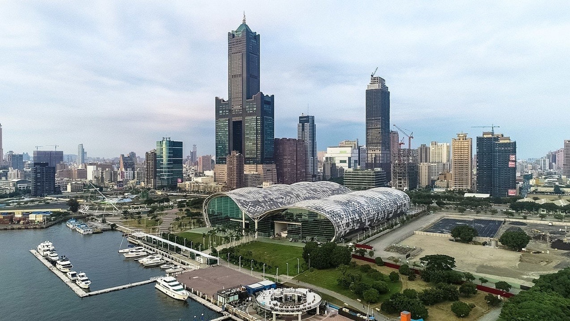 韓國瑜推放寬陸資在高雄買房,引發地產業界贊同。圖為高雄市景觀。(資料圖片) 韓國瑜推放寬陸資在高雄買房,引發地產業界贊同。圖為高雄市景觀。(資料圖片)