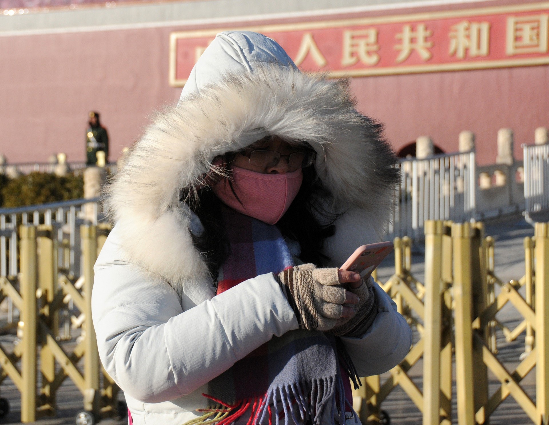 內地寒潮持續,不少民眾已穿上厚重的禦寒衣物出外。(視覺中國) 內地寒潮持續,不少民眾已穿上厚重的禦寒衣物出外。(視覺中國)