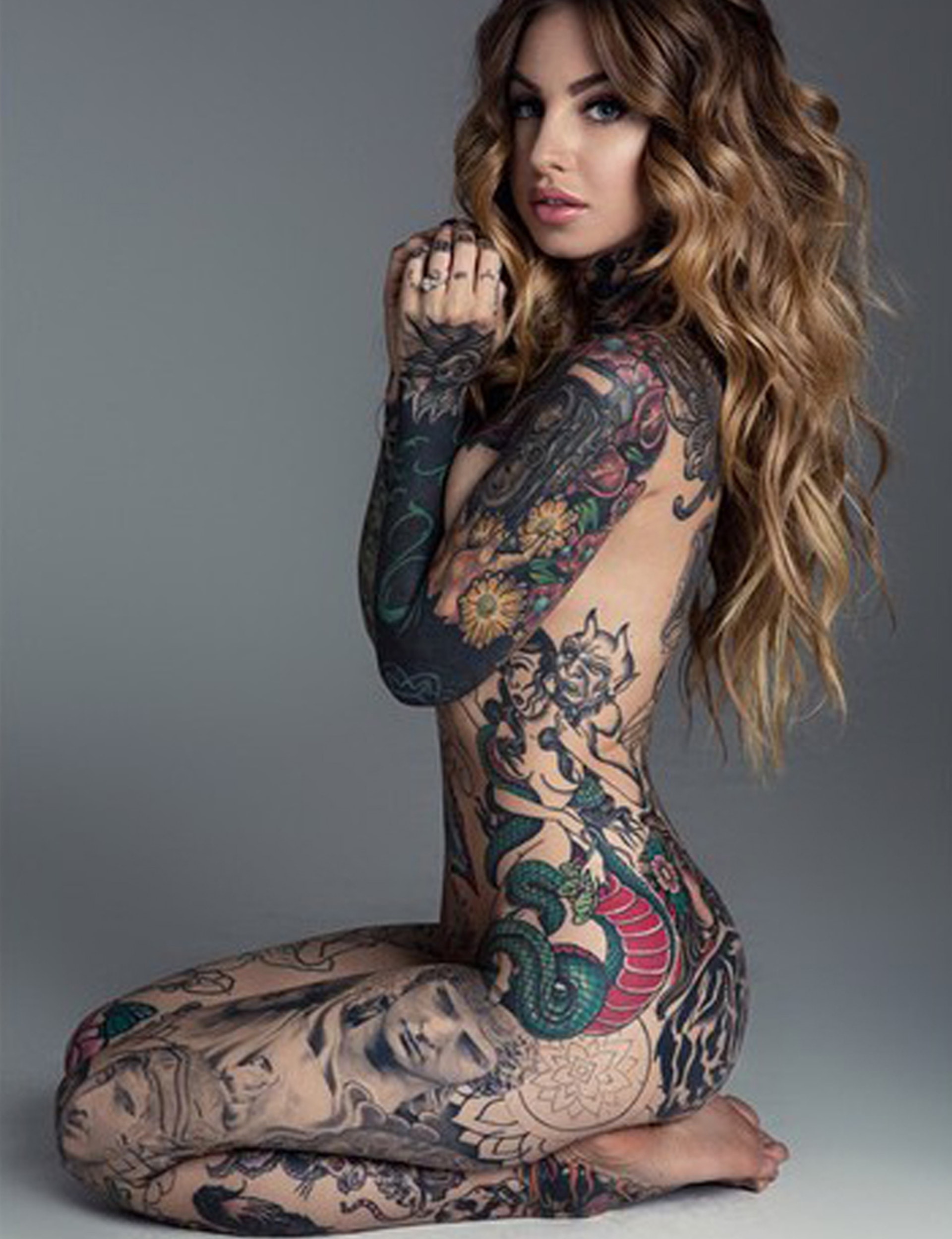 Miss Tattoo Little Linda 全身刺青拼湊出一本圖案百科全書 香港01 第二身 Miss Tattoo Little Linda 全身刺青拼湊出一本圖案百科全書 香港01 第二身