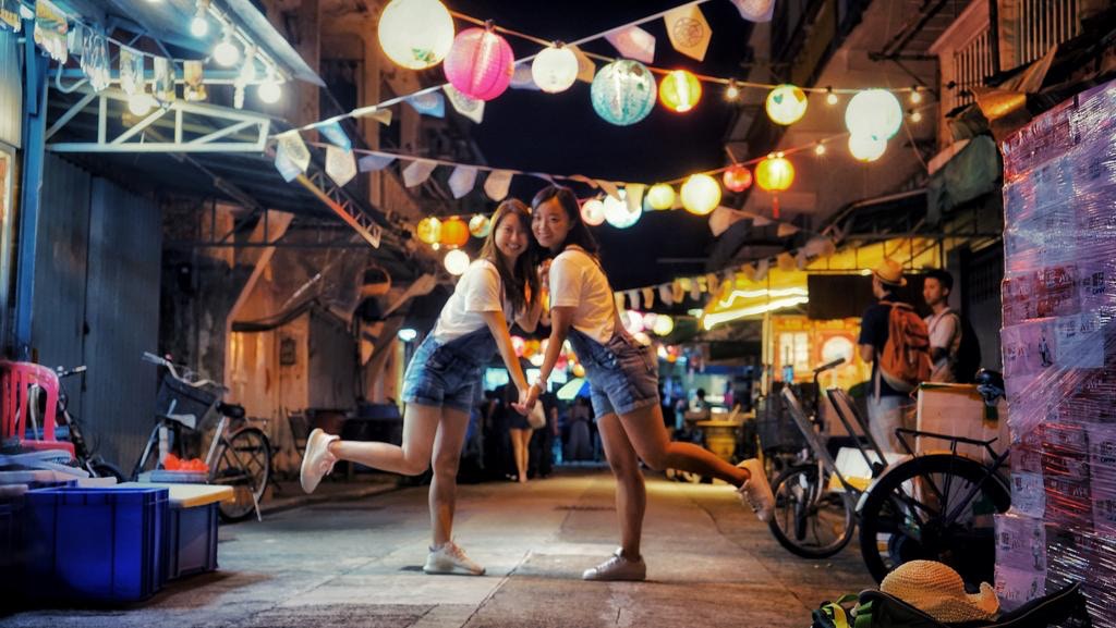 今年6月,German與兩位藝術創作者組織民間團體「大澳非茂里」,更於今年中秋舉辦燈節,希望藉由社區藝術讓人認識大澳。(照片由受訪者提供) 今年6月,German與兩位藝術創作者組織民間團體「大澳非茂里」,更於今年中秋舉辦燈節,希望藉由社區藝術讓人認識大澳。(照片由受訪者提供)