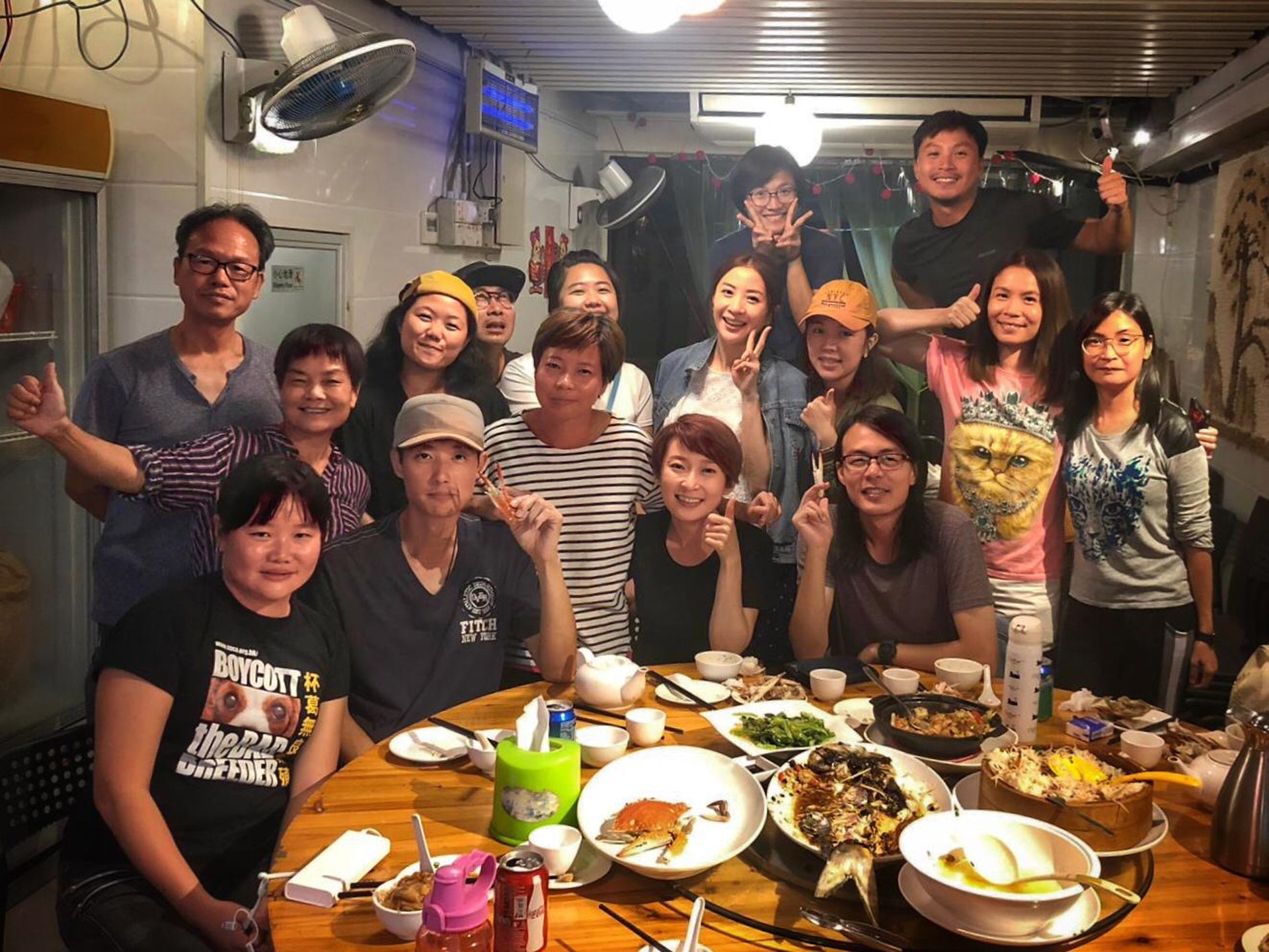 拍攝過後,周家怡與German及其他大澳街坊成為了好朋友。(照片由受訪者提供) 拍攝過後,周家怡與German及其他大澳街坊成為了好朋友。(照片由受訪者提供)