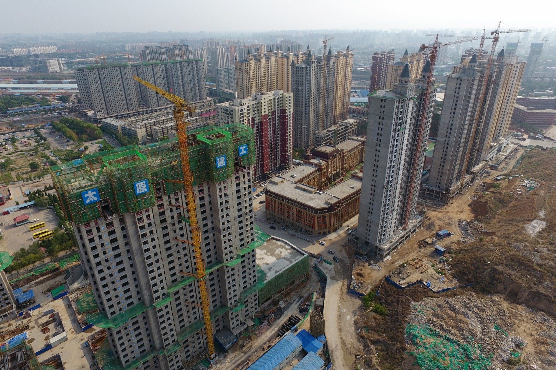 收市總結】恒指除夕上漲341點內房股炒起碧桂園升6.4%