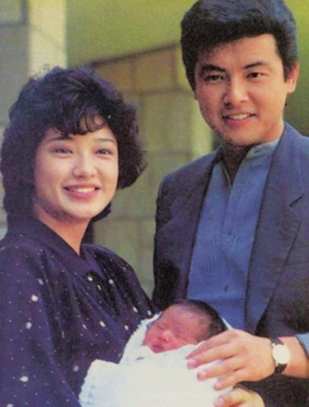 山口百惠和三浦友和育有二字，均先后加入日本演艺圈发展。（网上图片）