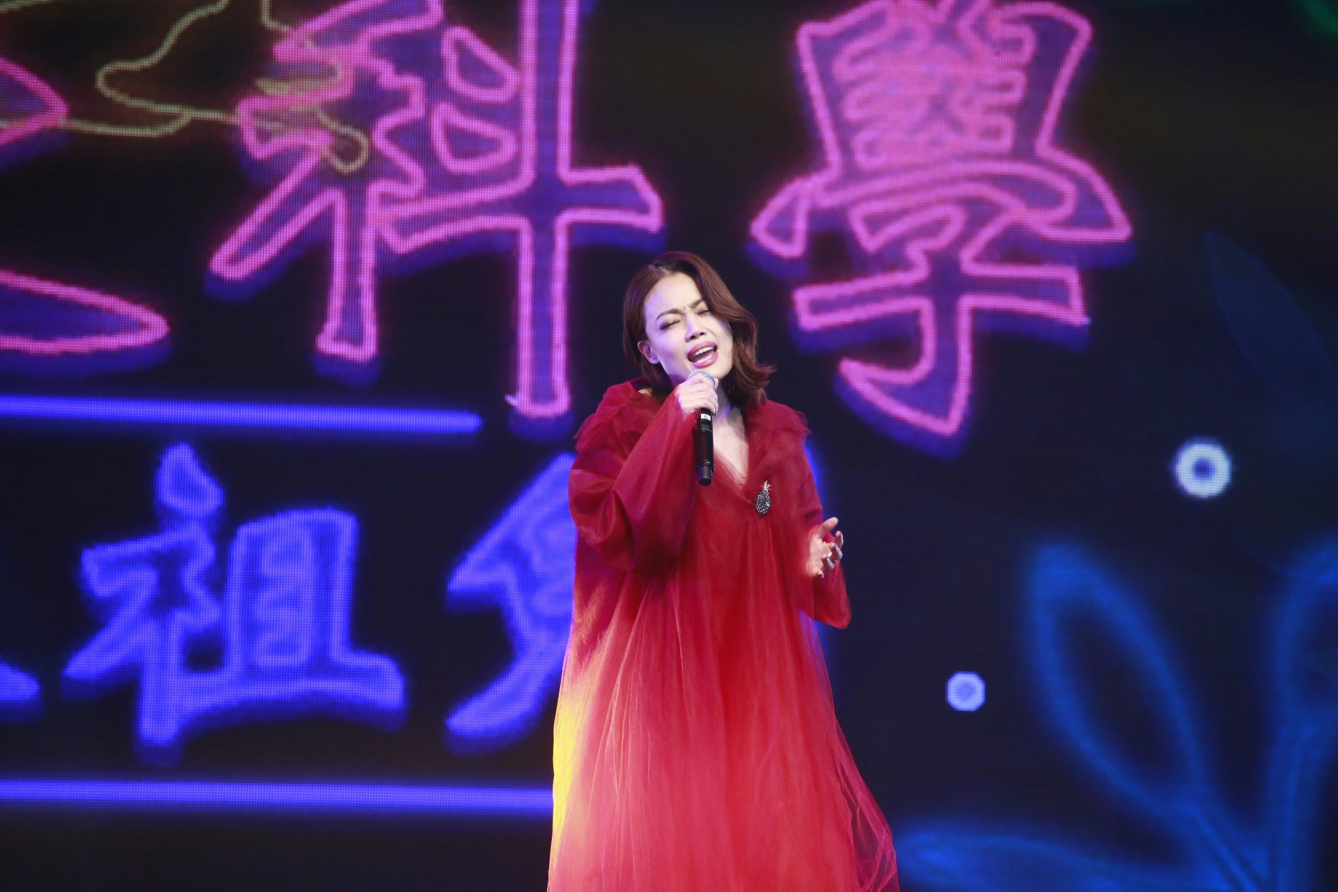 今年將為容祖兒出道的二十周年，在這個具紀念性的年份，Joey亦首度奪得「叱咤樂壇至尊歌曲大獎」，解鎖所有叱咤大獎。 (梁碧玲攝)