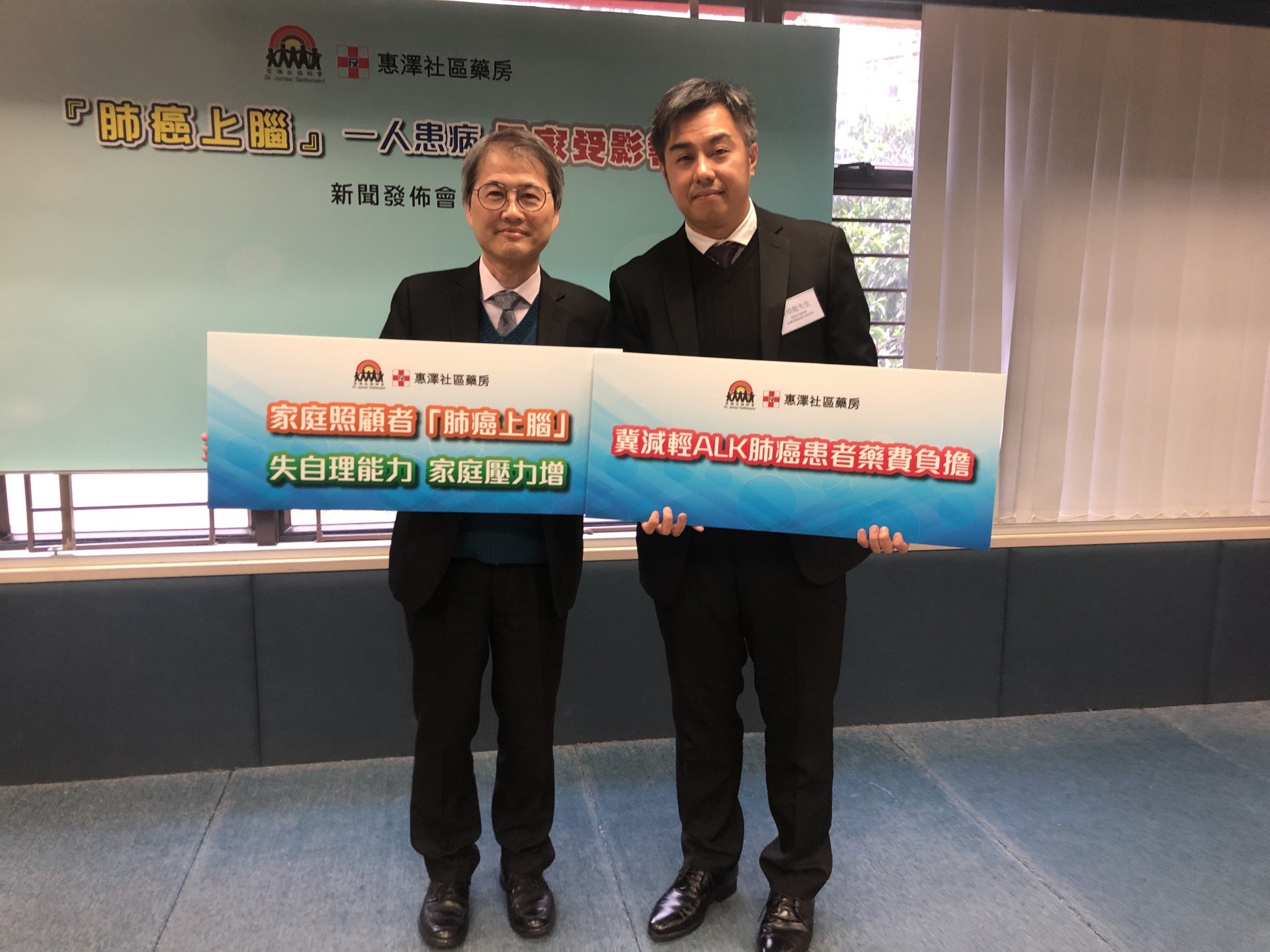 香港肺癌學會成員及臨床腫瘤科專科醫生丘德芬表示,第二代標靶藥有效針對「肺癌上腦」的 ALK 標靶藥物。(張美華攝) 香港肺癌學會成員及臨床腫瘤科專科醫生丘德芬表示,第二代標靶藥有效針對「肺癌上腦」的 ALK 標靶藥物。(張美華攝)