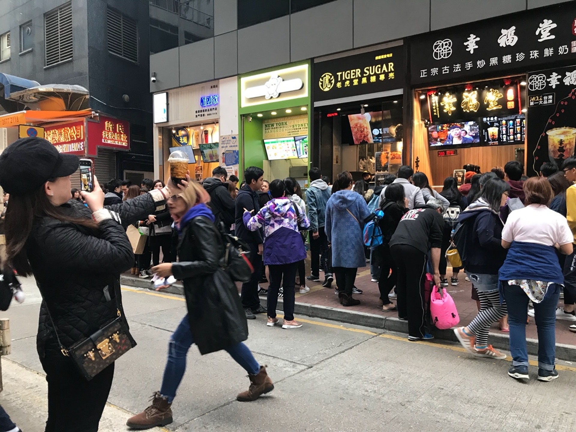 幸福堂在港聞業僅數月已鬧侵權風波,位於銅鑼灣的第一間店已於日前停業。(資料圖片) 幸福堂在港聞業僅數月已鬧侵權風波,位於銅鑼灣的第一間店已於日前停業。(資料圖片)