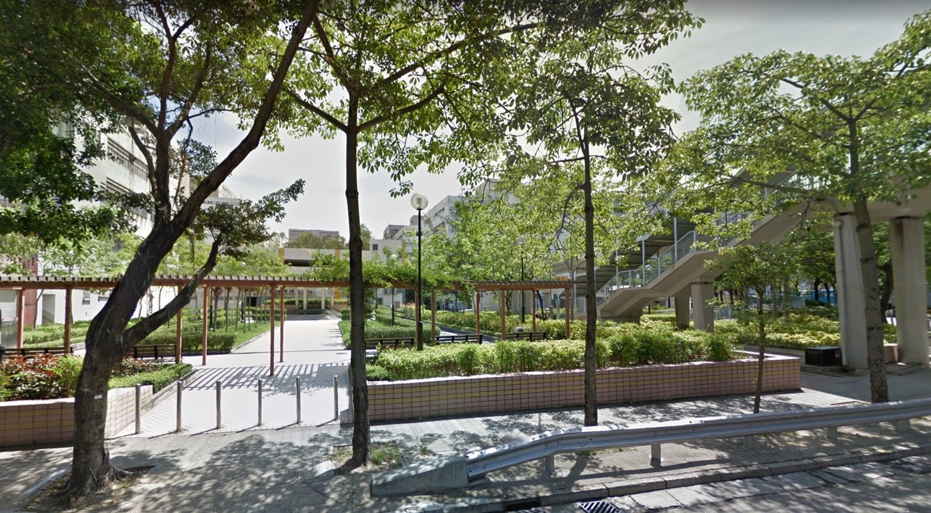 元朗宏業南街休憩花園為「寵物共享公園」試驗計劃之一,但公園內設施欠奉。( 資料圖片) 元朗宏業南街休憩花園為「寵物共享公園」試驗計劃之一,但公園內設施欠奉。( 資料圖片)