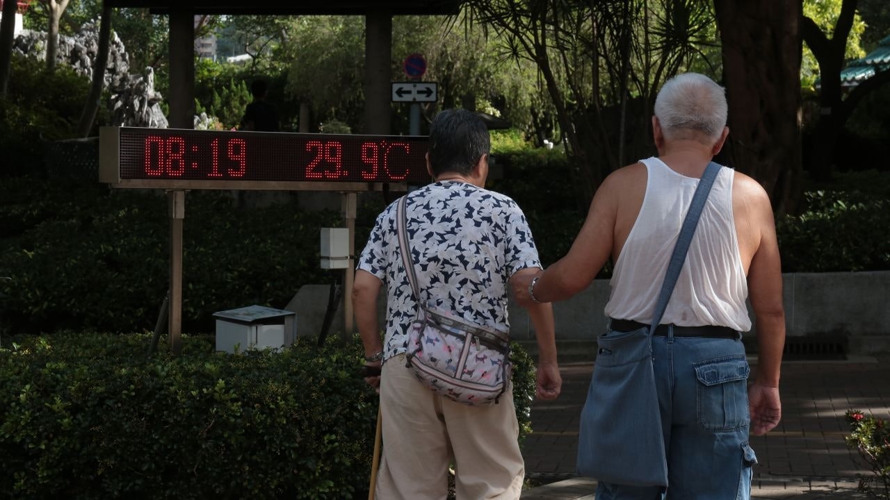 政府曾於《施政報告》倡將領取長者綜援合資格年齡，由現行60歲提高至65歲。（資料圖片）