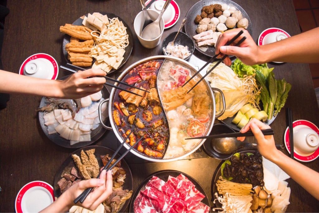 郭富城超鍾意食辣，麻辣火鍋是他的至愛，甚至來台灣舉辦演唱會的慶功宴後，他就急急腳直奔火鍋店。（太和殿@Facebook）