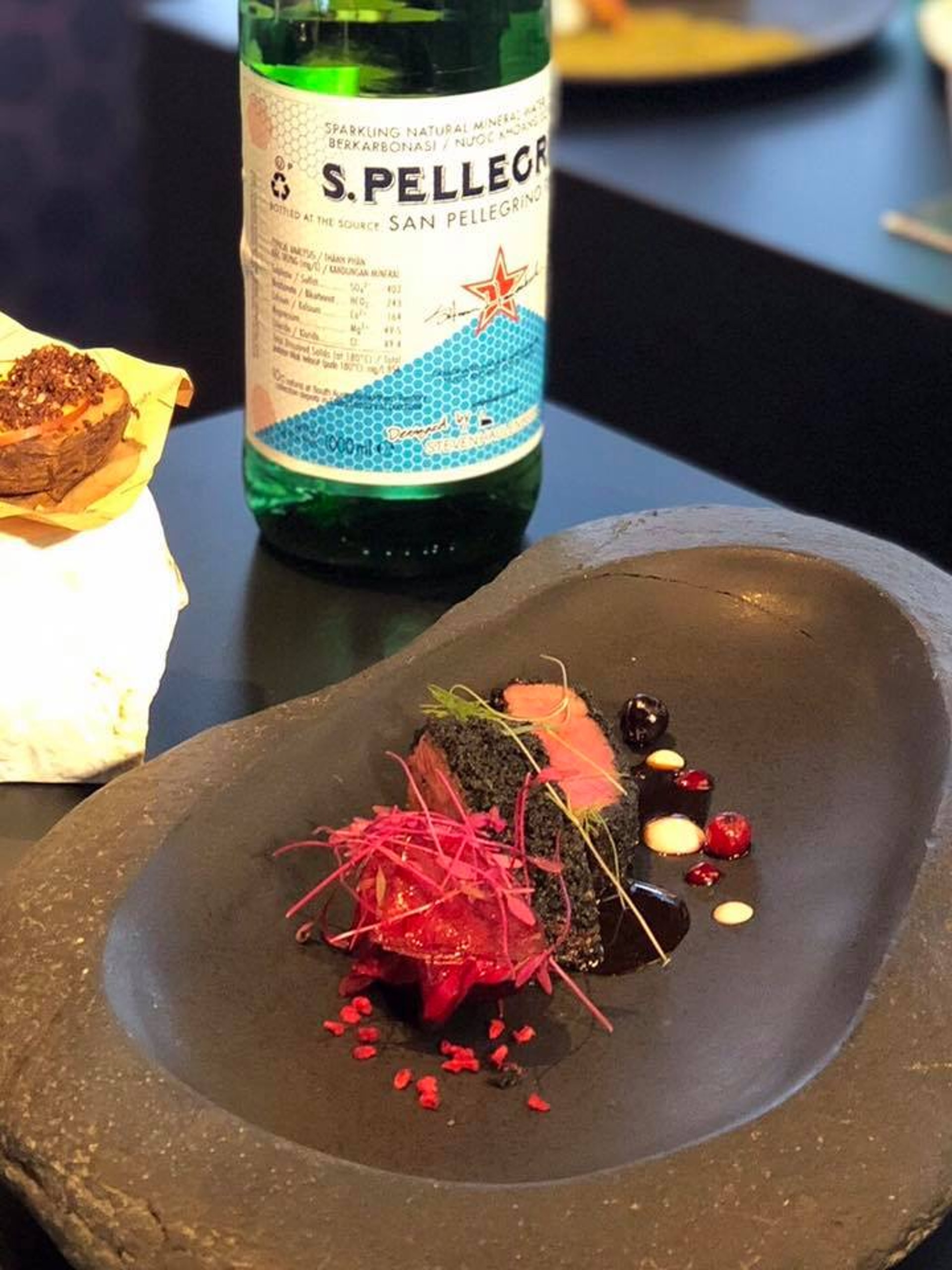 餐廳特色是富有「台灣味」的法式料理,根據台灣時令蔬食提供不同的菜色。(rawtaipei@facebook)