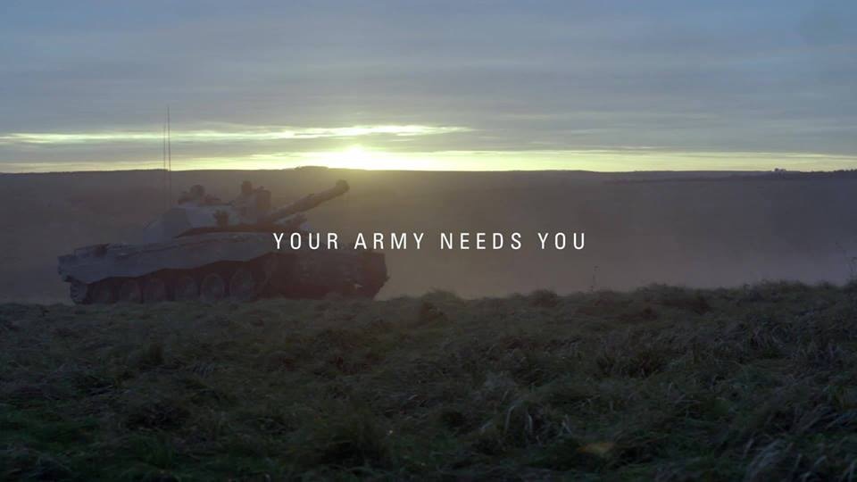 英國陸軍周四（1月3日）分別在電視，網絡和戶外發布最新募兵廣告。今次徵兵活動以「軍隊需要你」（Your Army Needs You）為主題，一系列不同形式的廣告以社會認為的「廢青」為主角，其中設計獨特的募兵海報在社交平台引起關注。（Army Jobs Facebook）