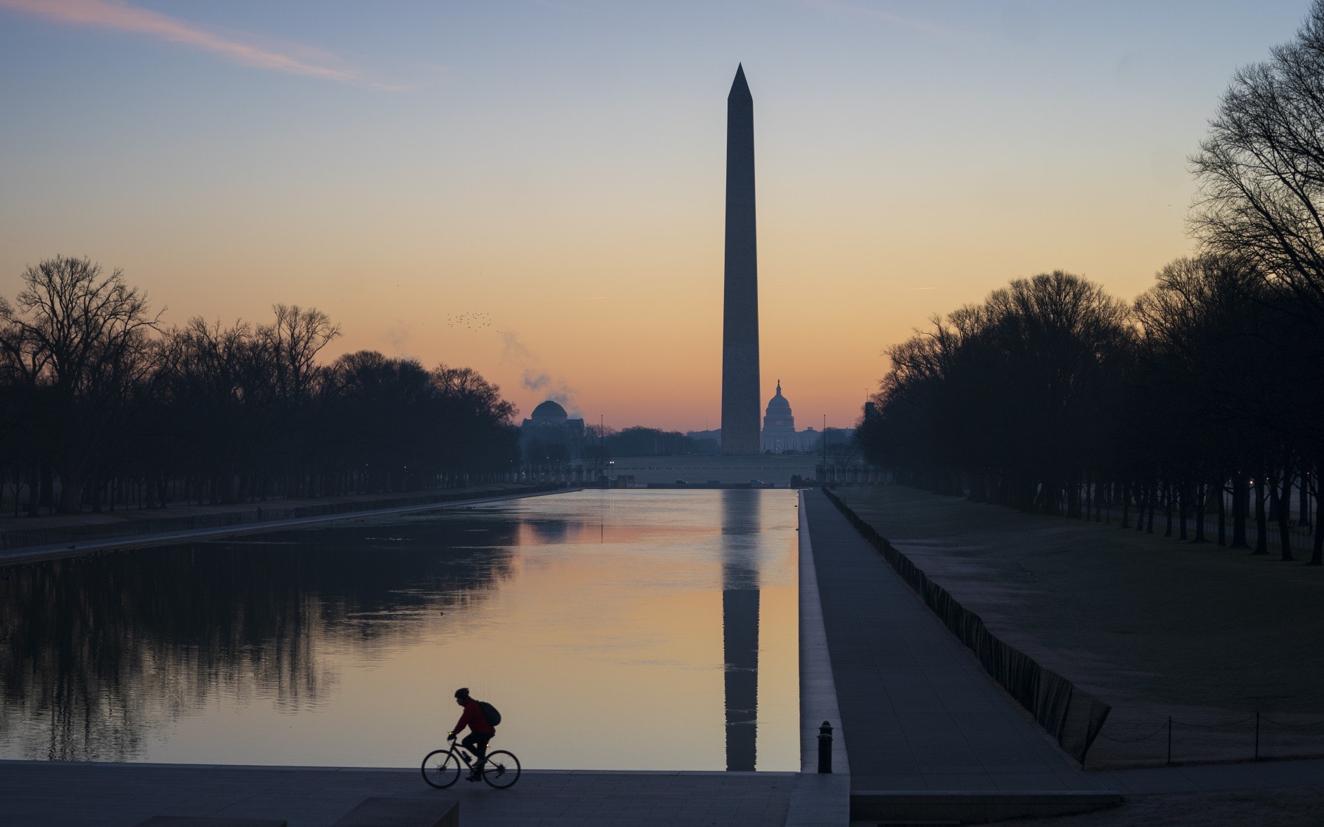 美國政府停擺:政府停擺期間,華盛頓地區的國家公園如常開放,但未能提供遊客中心服務。(美聯社)