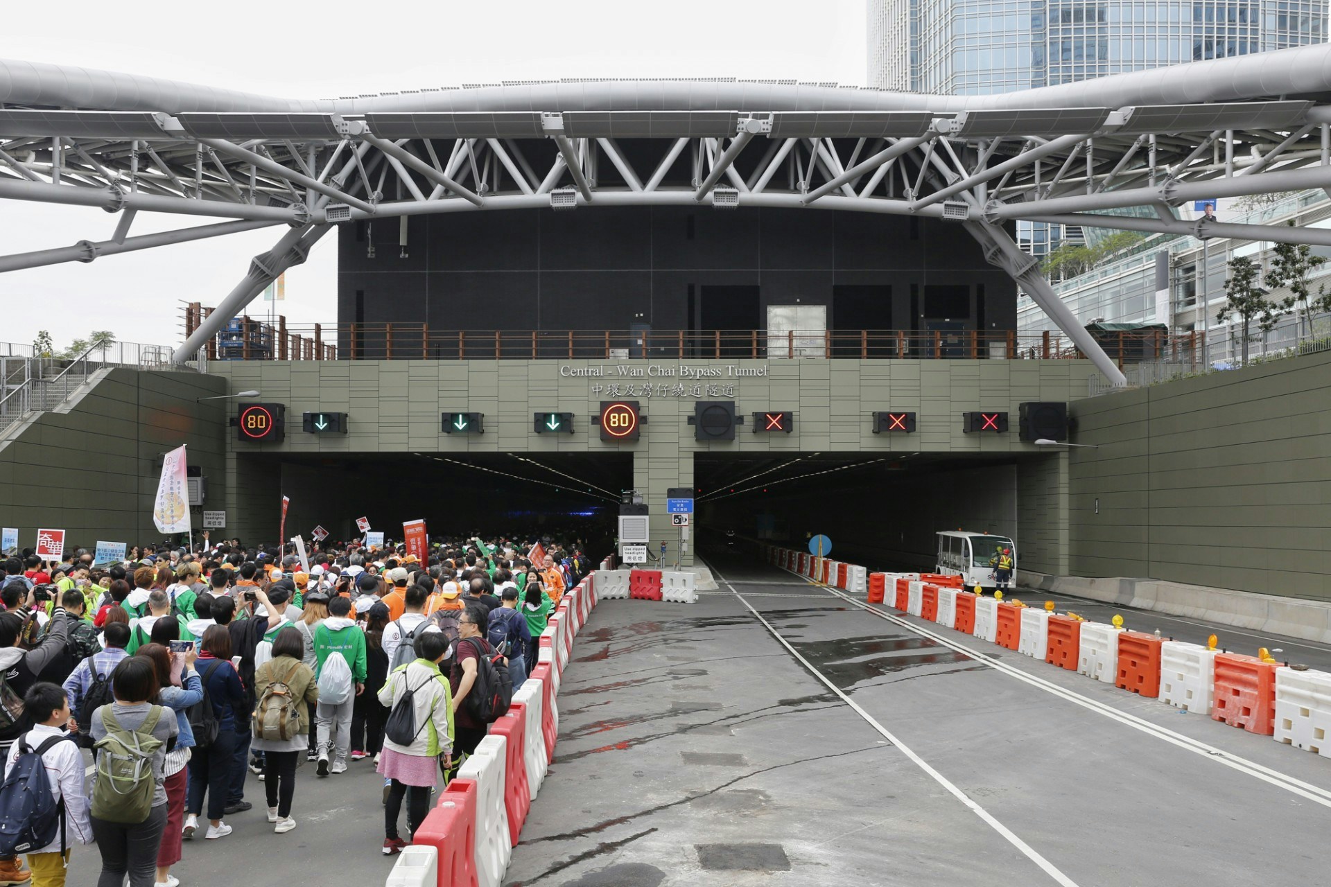 興建9年的中環灣仔繞道將於本月20日通車。（張浩維攝）