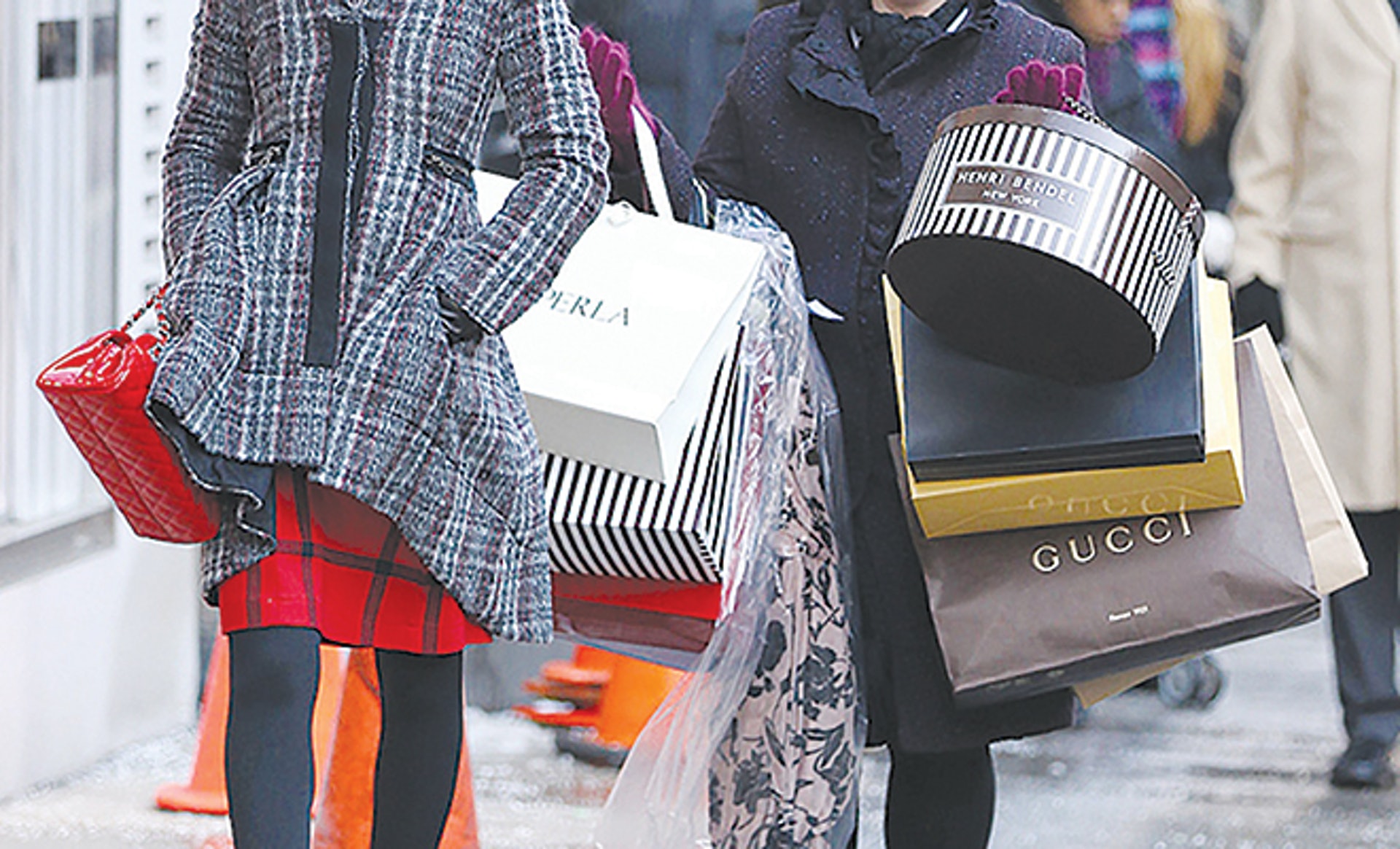 購物時,總讓我們少了理性多了任性,忽視時裝產業背後帶來的後果。(Emirates Business) 購物時,總讓我們少了理性多了任性,忽視時裝產業背後帶來的後果。(Emirates Business)