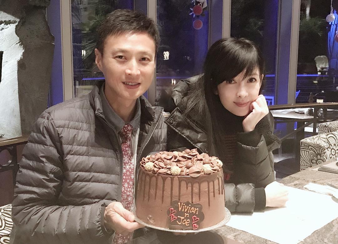 周慧敏和倪震前日迎接錫婚，周慧敏於社交媒體分享慶祝照片，大曬幸福。(@vivianchowwaiman)