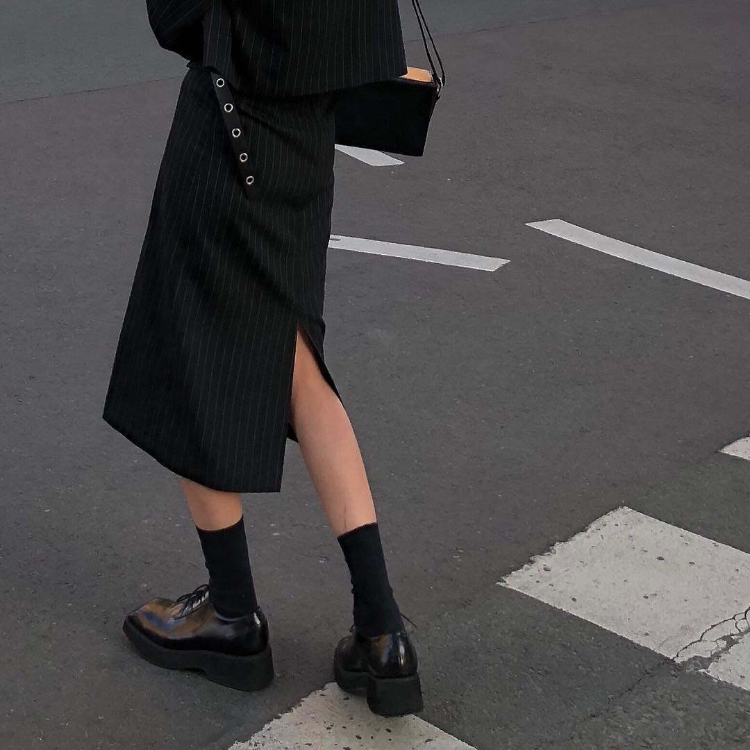韓國女生Bohemianxse喜愛全黑打扮。(bohemianxse@Instagram)