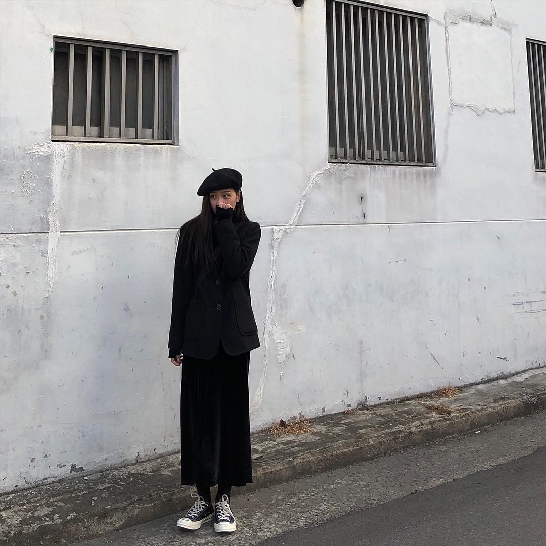 韓國女生Bohemianxse喜愛全黑打扮。(bohemianxse@Instagram)