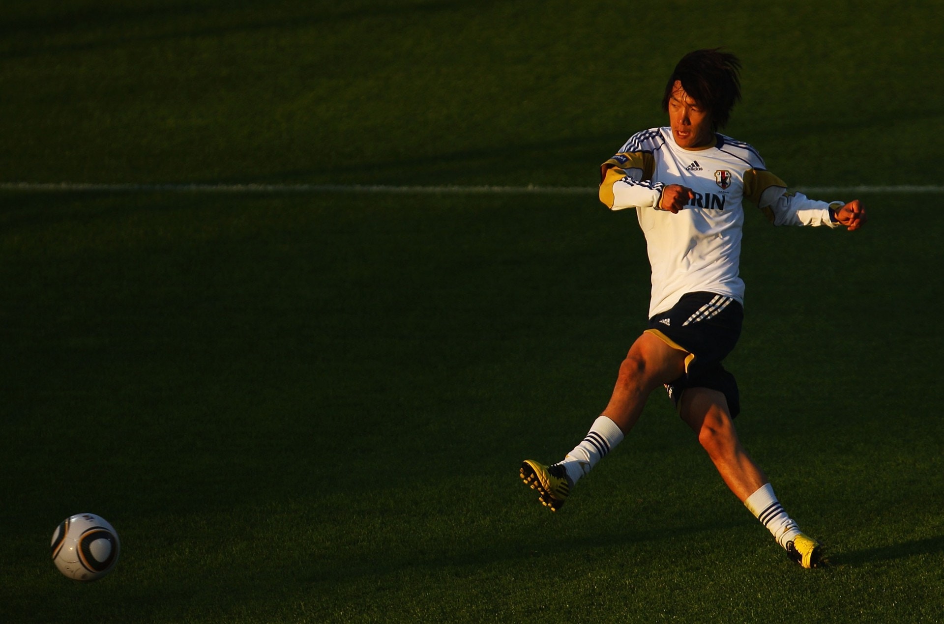 J League 40歲中村俊輔續約磐田山葉左腳罰球王曾射破雲達沙 香港01 即時體育 J League 40歲中村俊輔續約磐田山葉左腳罰球王曾射破雲達沙 香港01 即時體育