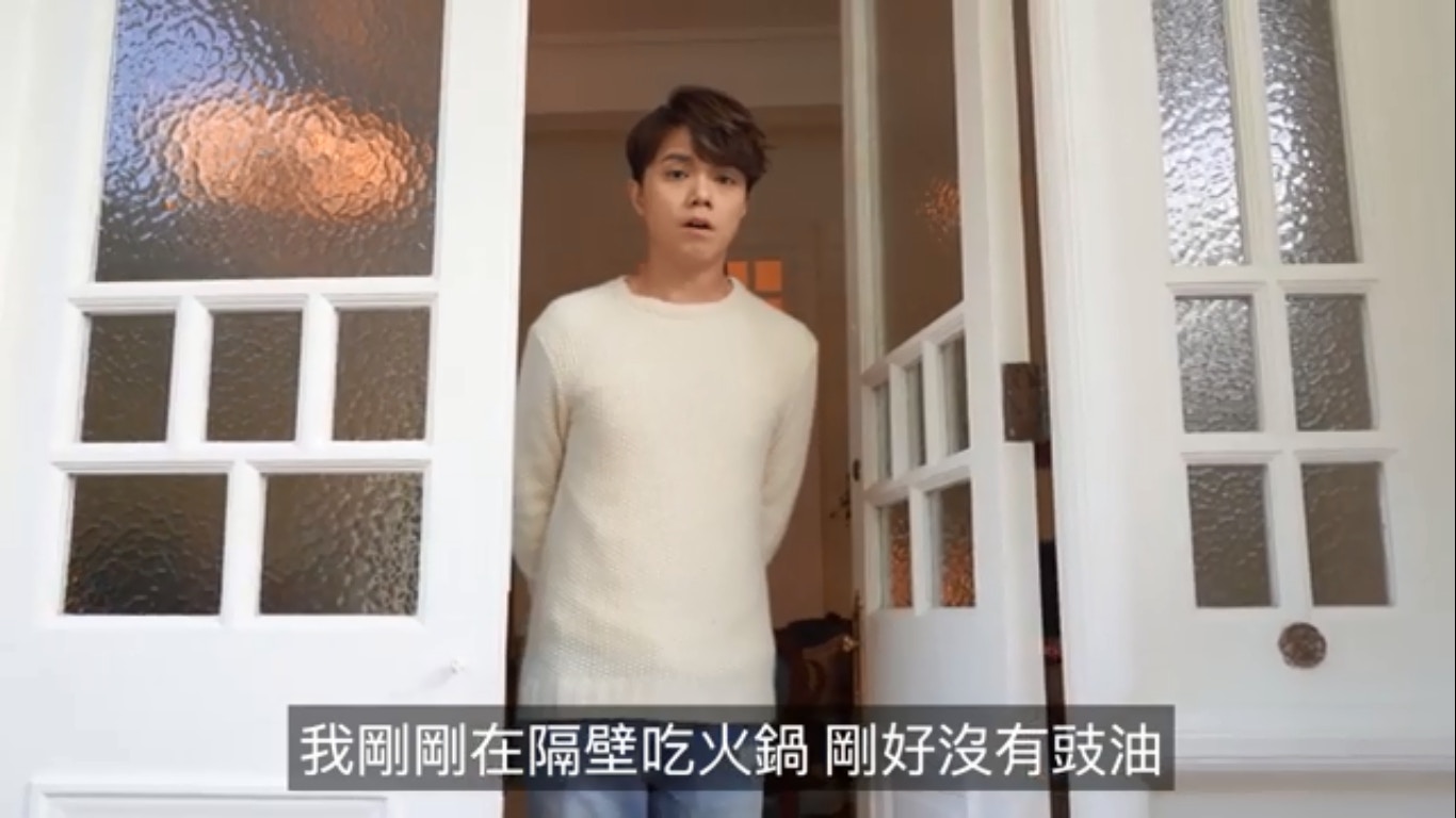 軒仔今次主動帶大家參觀他的大宅。(影片截圖)