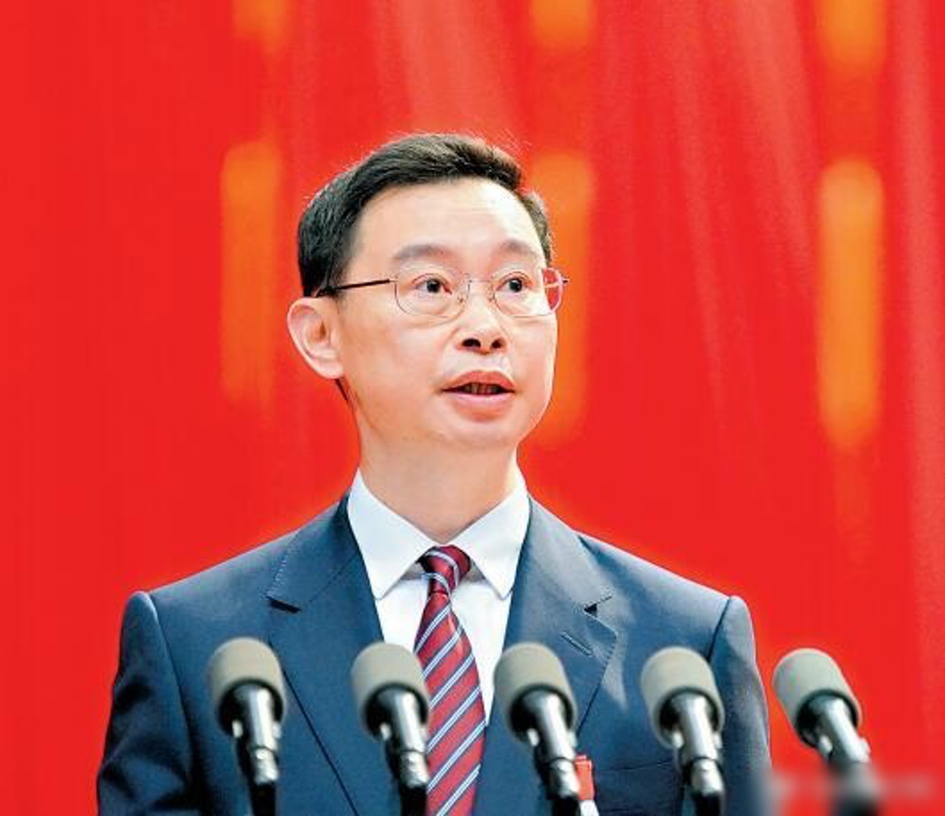 廣州市長溫國輝在廣州市十五屆人大四次會議發表政府工作報告。(網上圖片) 廣州市長溫國輝在廣州市十五屆人大四次會議發表政府工作報告。(網上圖片)
