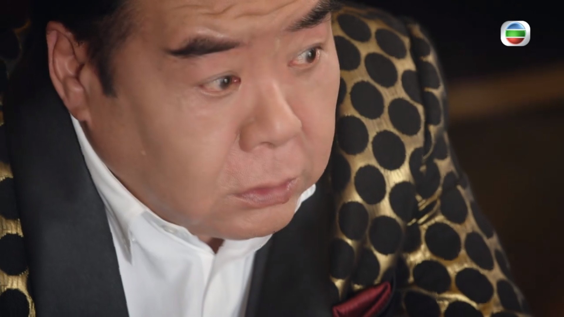 「痛」唔止得「哎呀」嘅,一個眼神已經交足戲! (電視截圖) 「痛」唔止得「哎呀」嘅,一個眼神已經交足戲! (電視截圖)