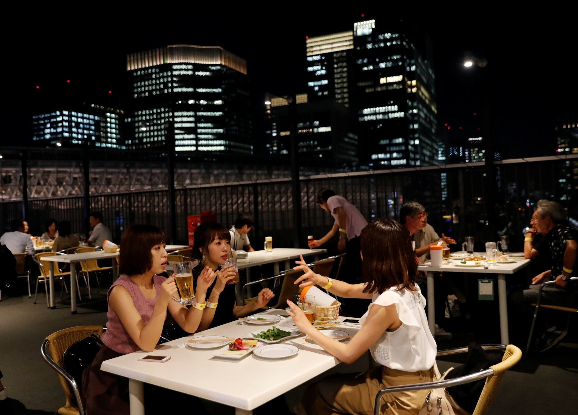 日本初創企業奇招請人vr面試 抖音 聚餐樣樣有